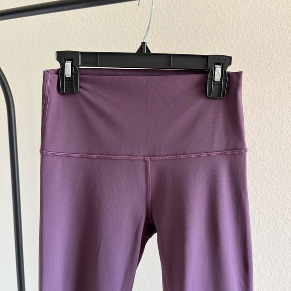 LULULEMON | Breathable Wunder Train High-Rise Crop 23" in Grape Thistle | Size 4 - Picture 4 of 8